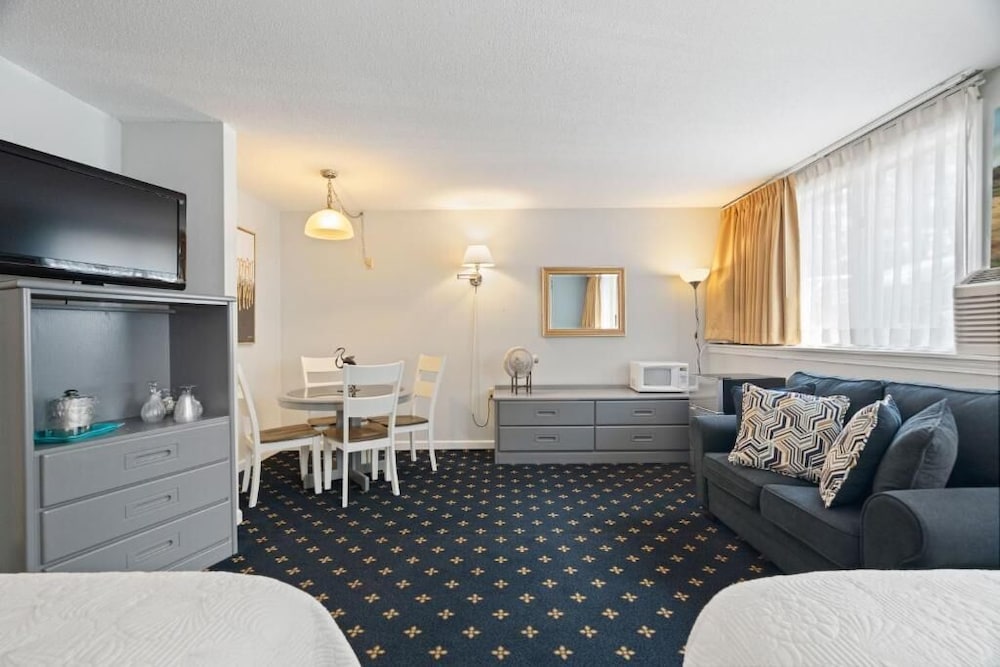 The Niantic Inn 28/50