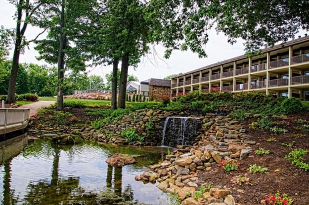 Fourwinds Lakeside Inn Marina 41/48