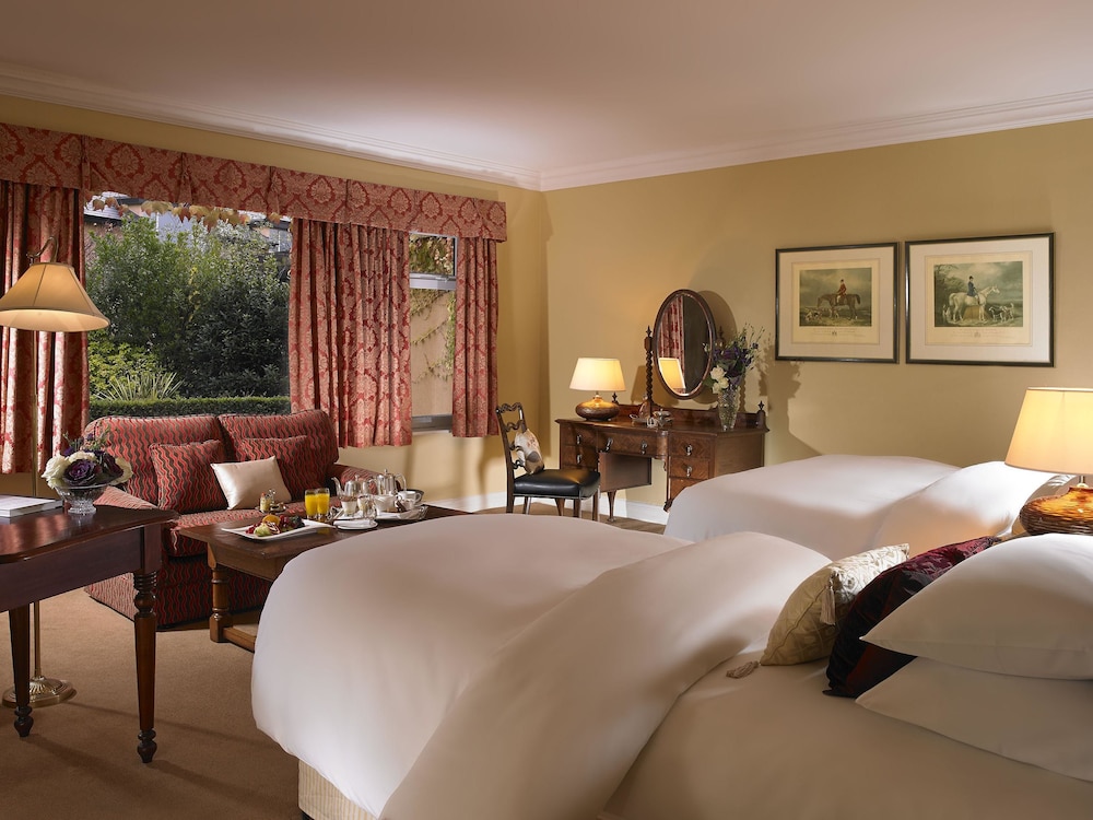 Dunraven Arms Hotel 7/43