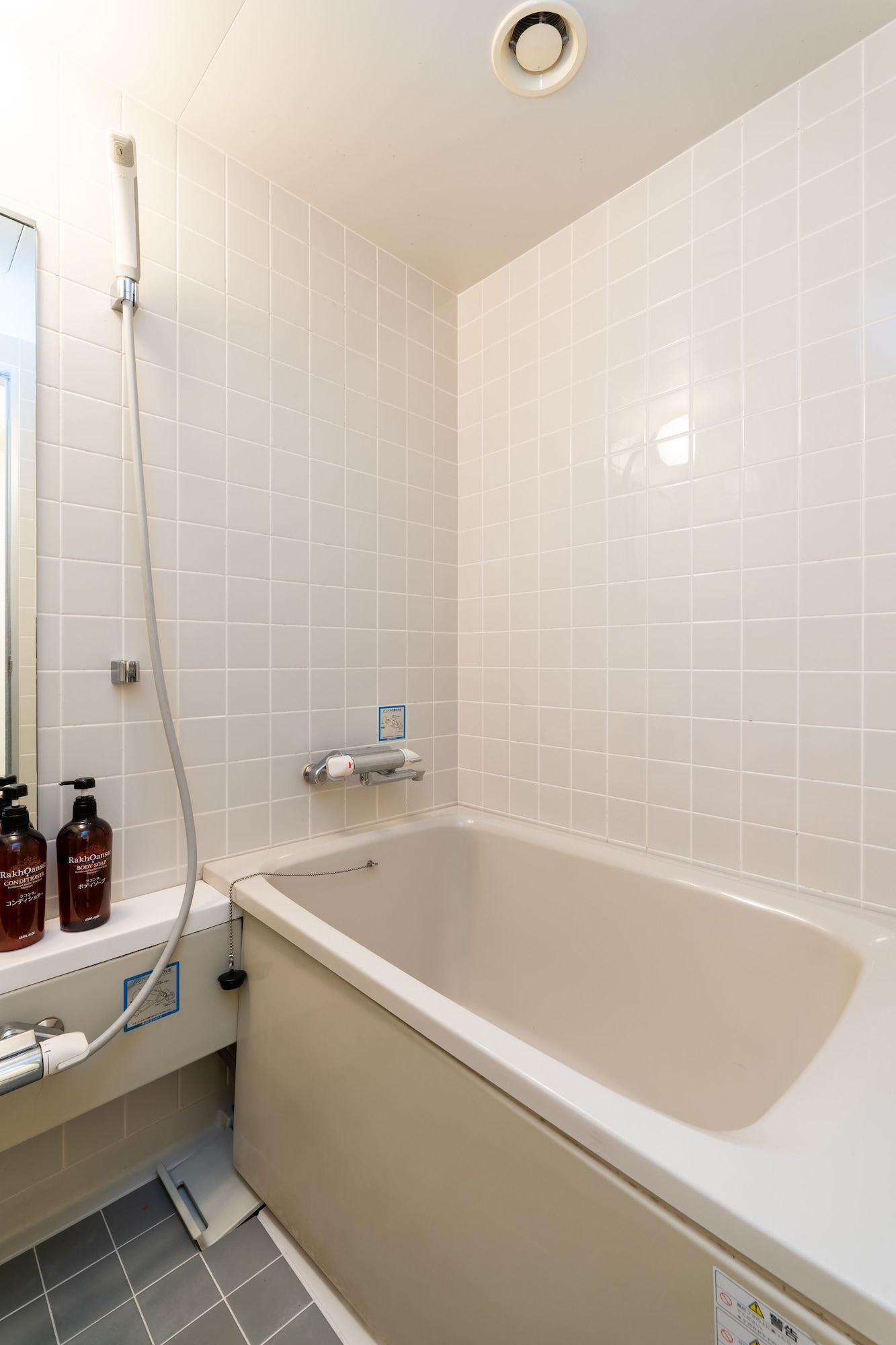 TRADITIONAL, PRIVATE BATHROOM