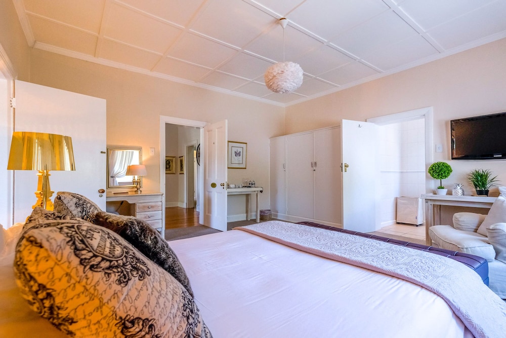 No. 10 Caledon Street Guest House 16/76