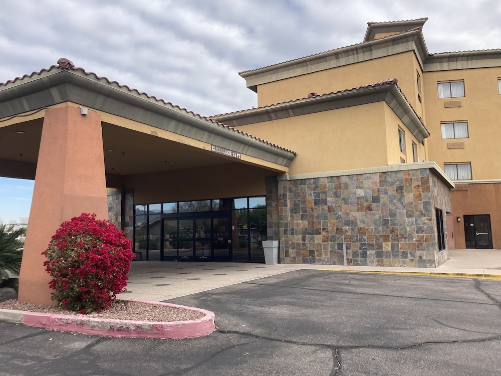 Chandler Hospitality Inn (Holiday Inn Express and Suites Phoenix/Chandler) 24/32
