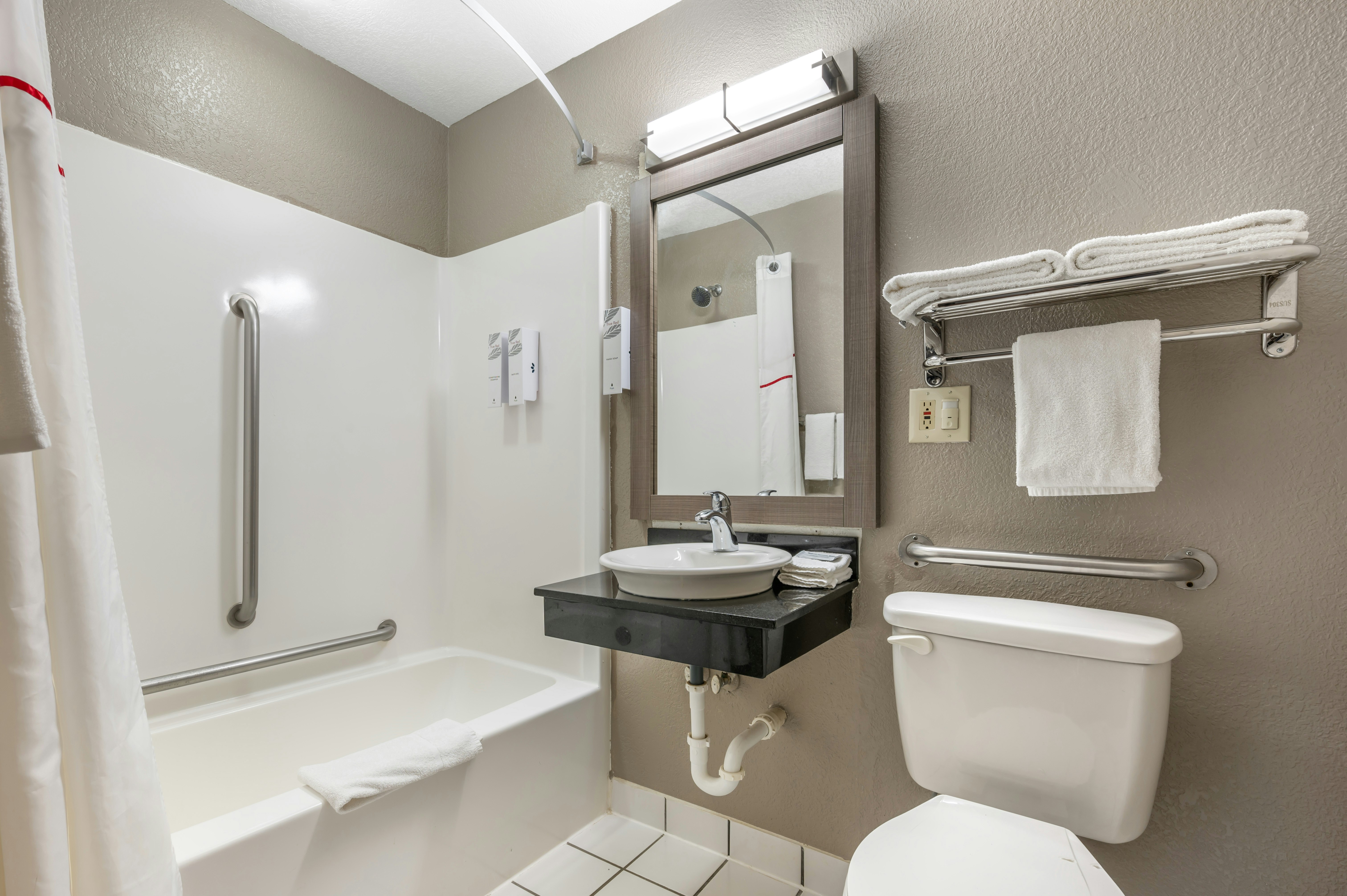 غرفة سوبيريور بسريرين كوين لذوي الإعاقة، Red Roof Inn Greencastle South Cloverdale 4/4