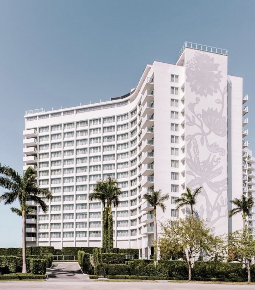 Mondrian South Beach 2/64