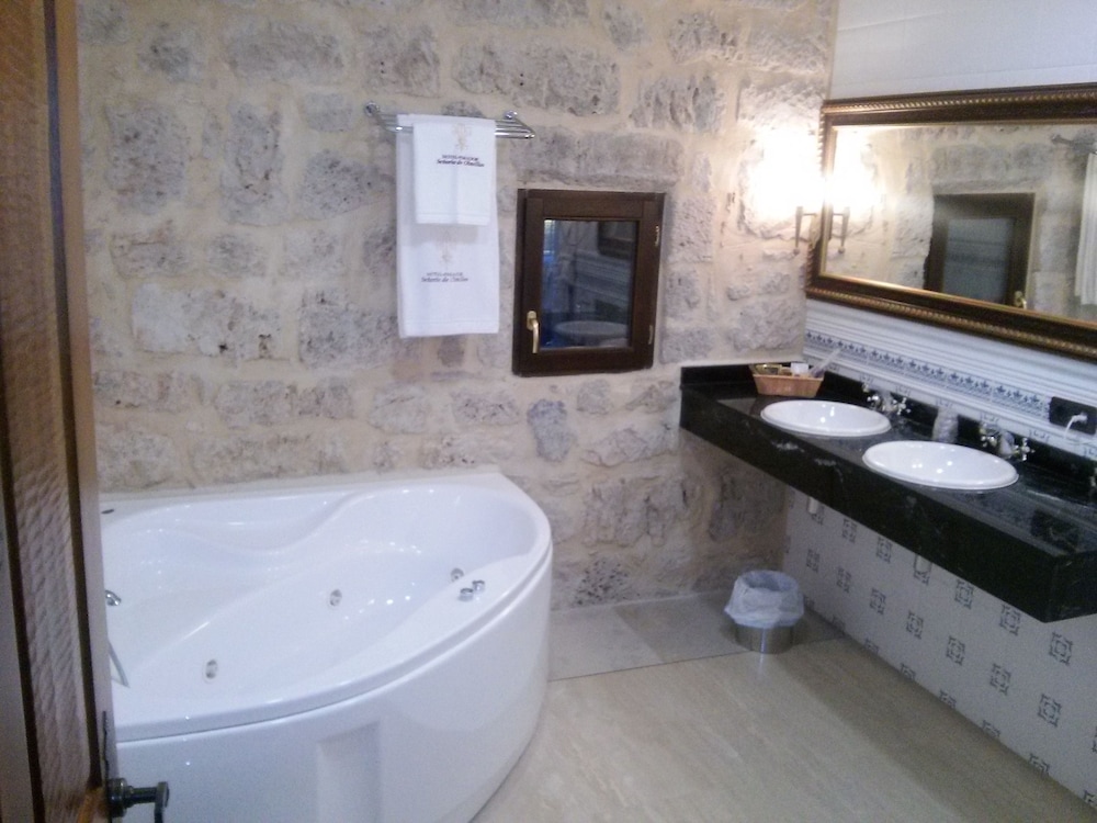 Senorio de Olmillos Hotel 27/29