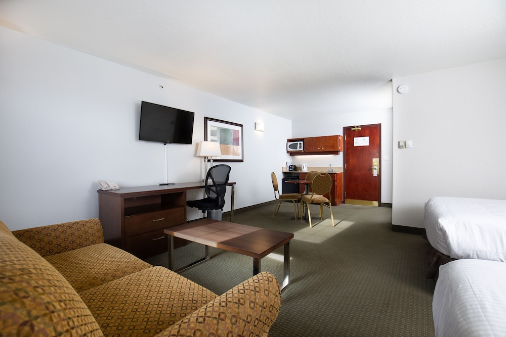 Service Plus Inn and Suites - Grande Prairie 40/62