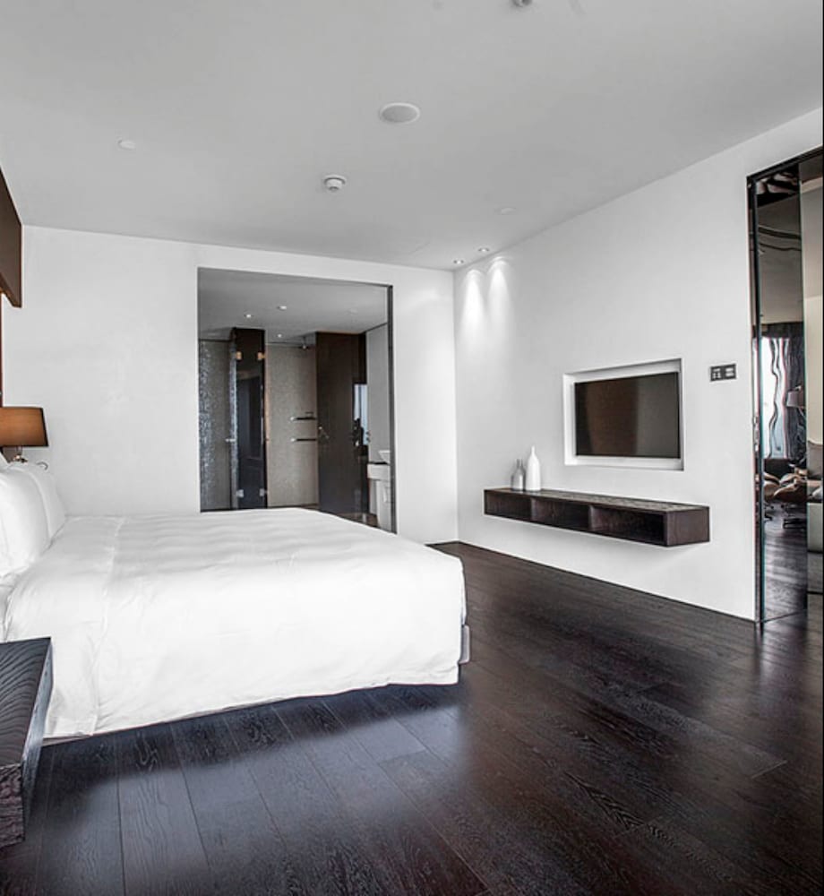 2 BEDROOMS, SUITE