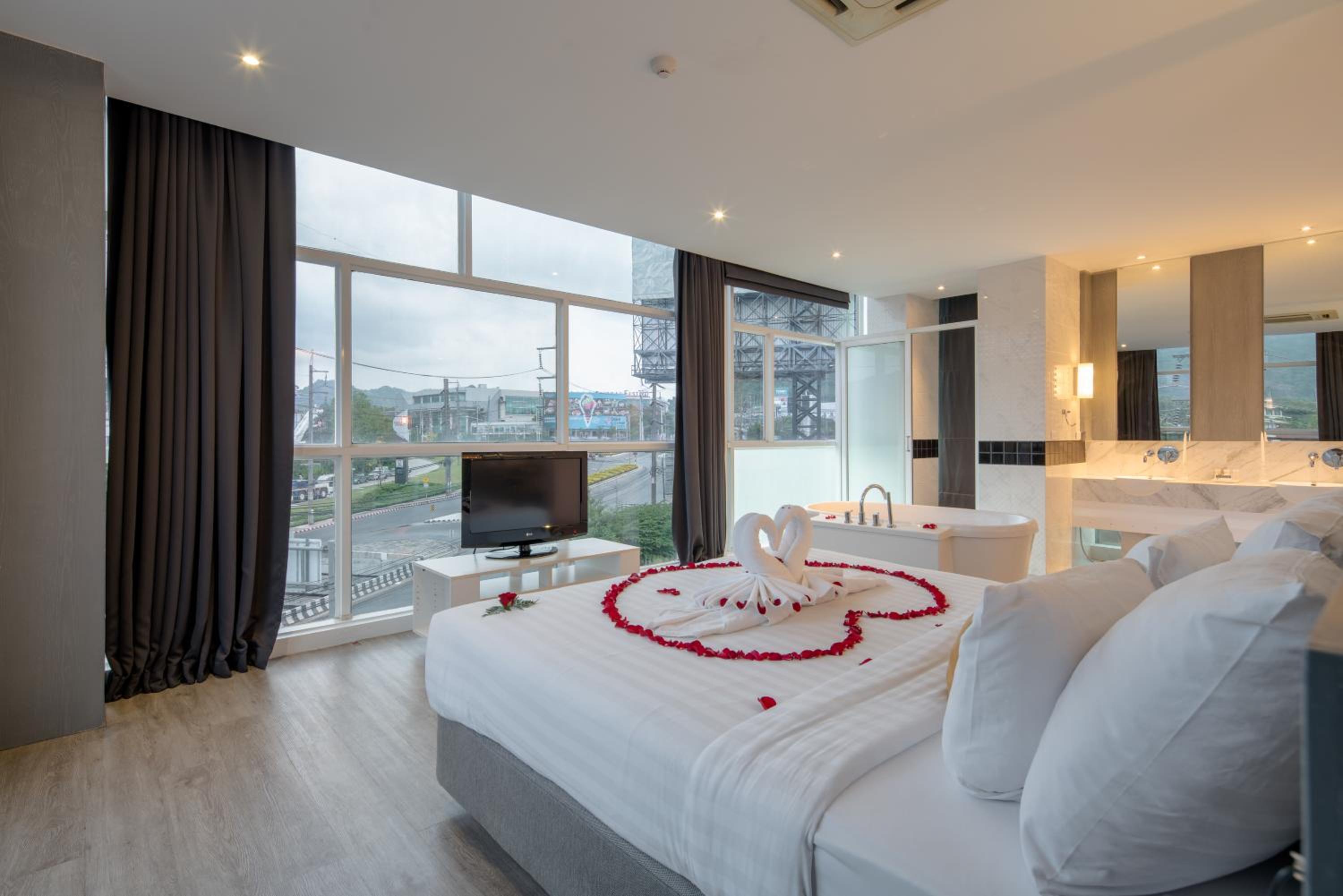HONEYMOON, SUITE, BALCONY