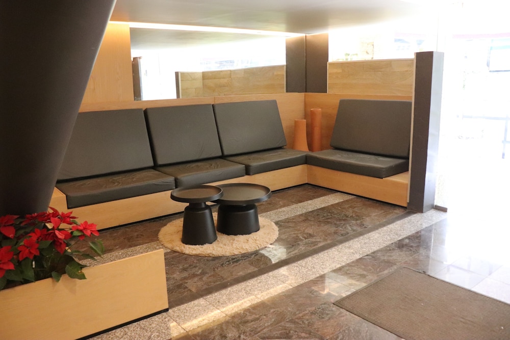 Hotel Embassy 32/48