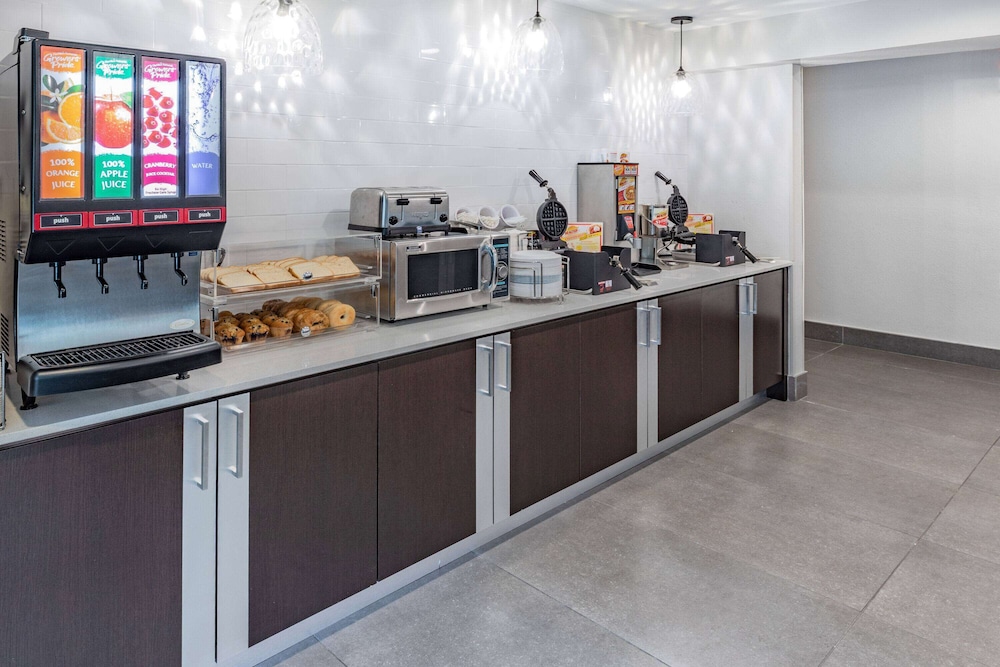 La Quinta Inn & Suites by Wyndham Houston Southwest 13/42