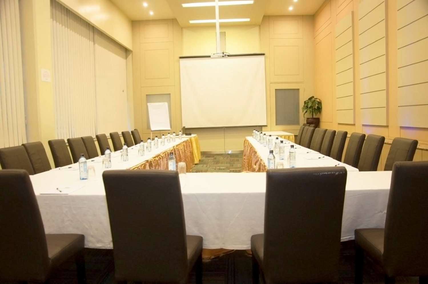 Best Western Plus Meridian Hotel 28/28