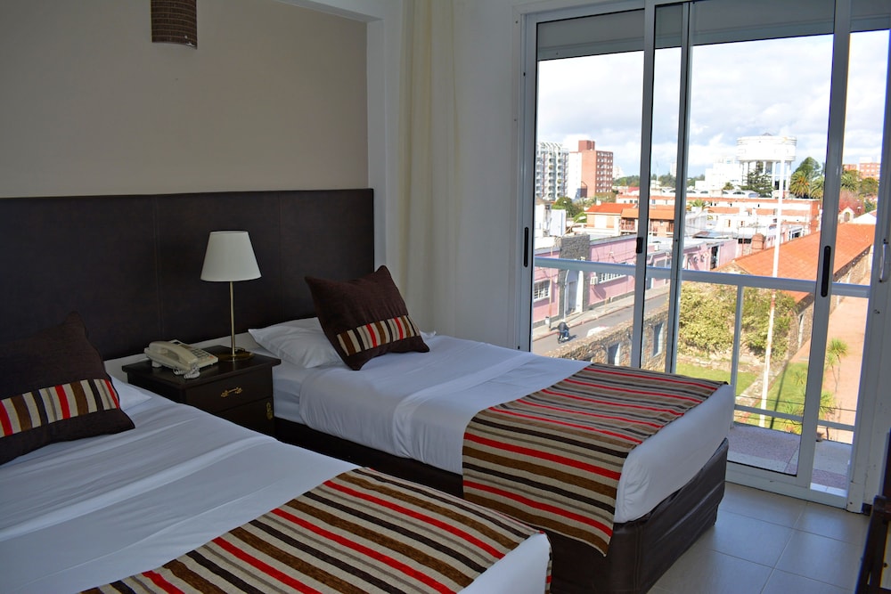 De La Plaza Hotel 20/54