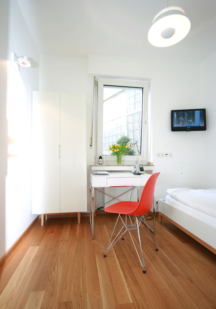 ECONOMY, SINGLE, SHARED BATHROOM
