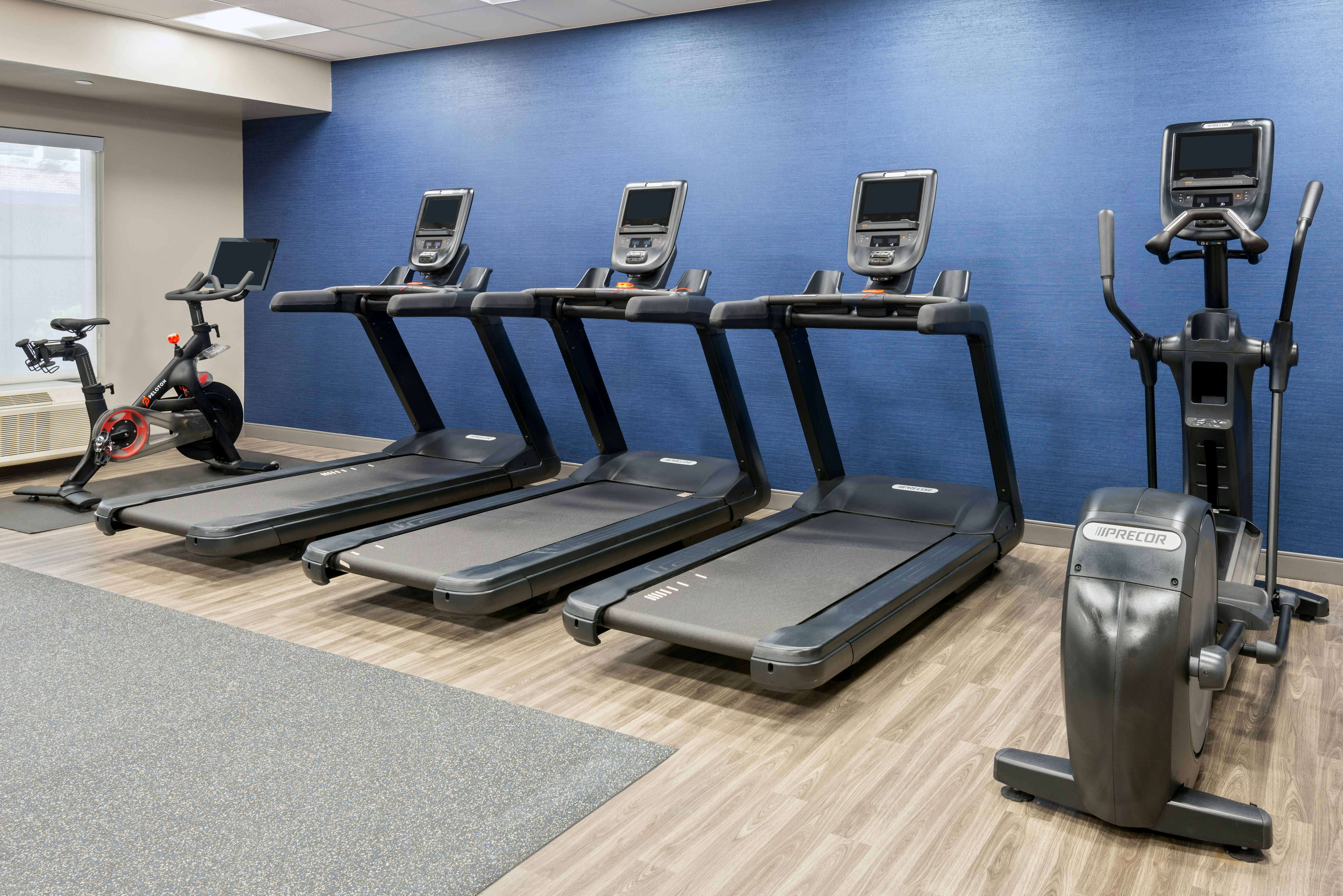 Hampton Inn & Suites Charlottesville-At the University 15/50