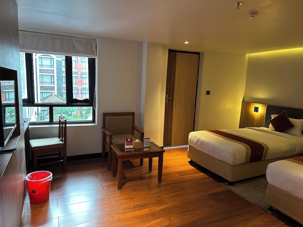 EXECUTIVE, DOUBLE OR TWIN BED