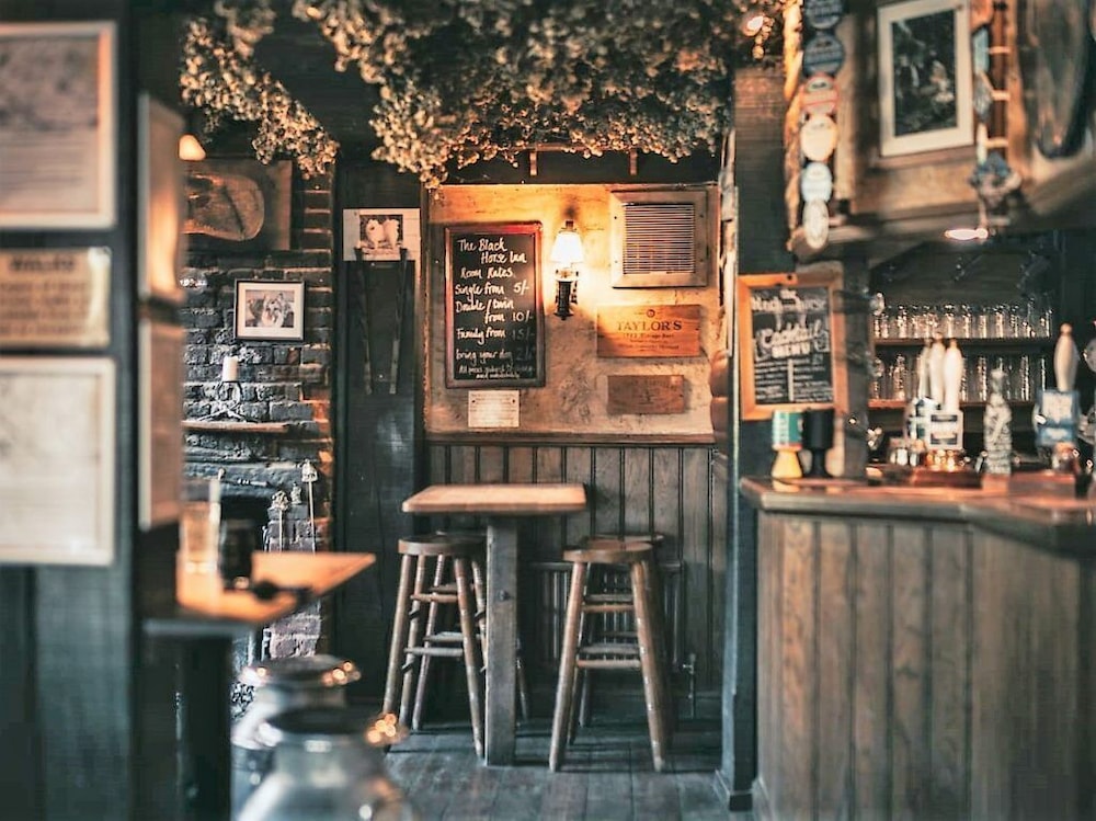 The Black Horse Inn 37/60