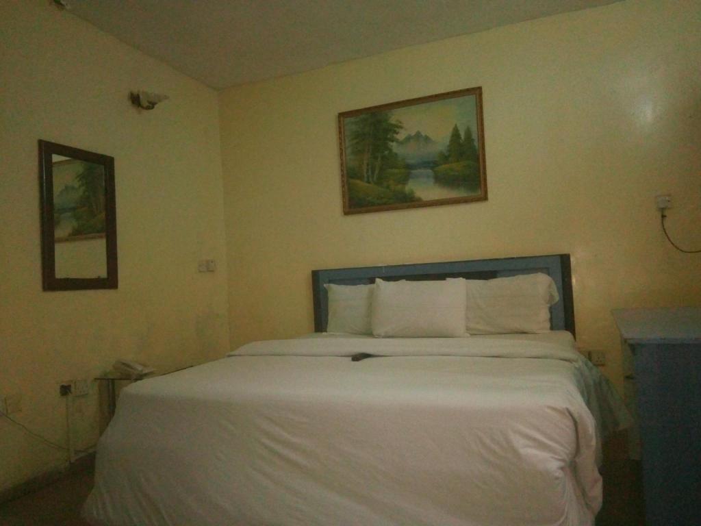 Oxford Hotel Abuja 8/22
