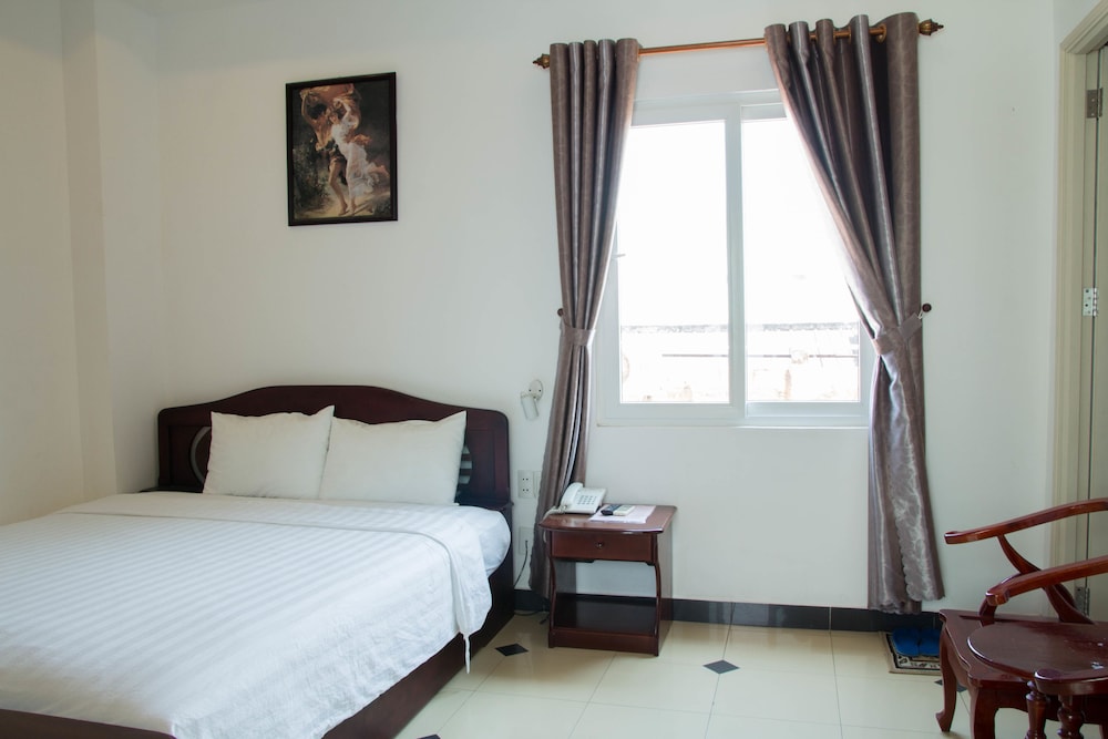 CITY, DOUBLE OR TWIN BED