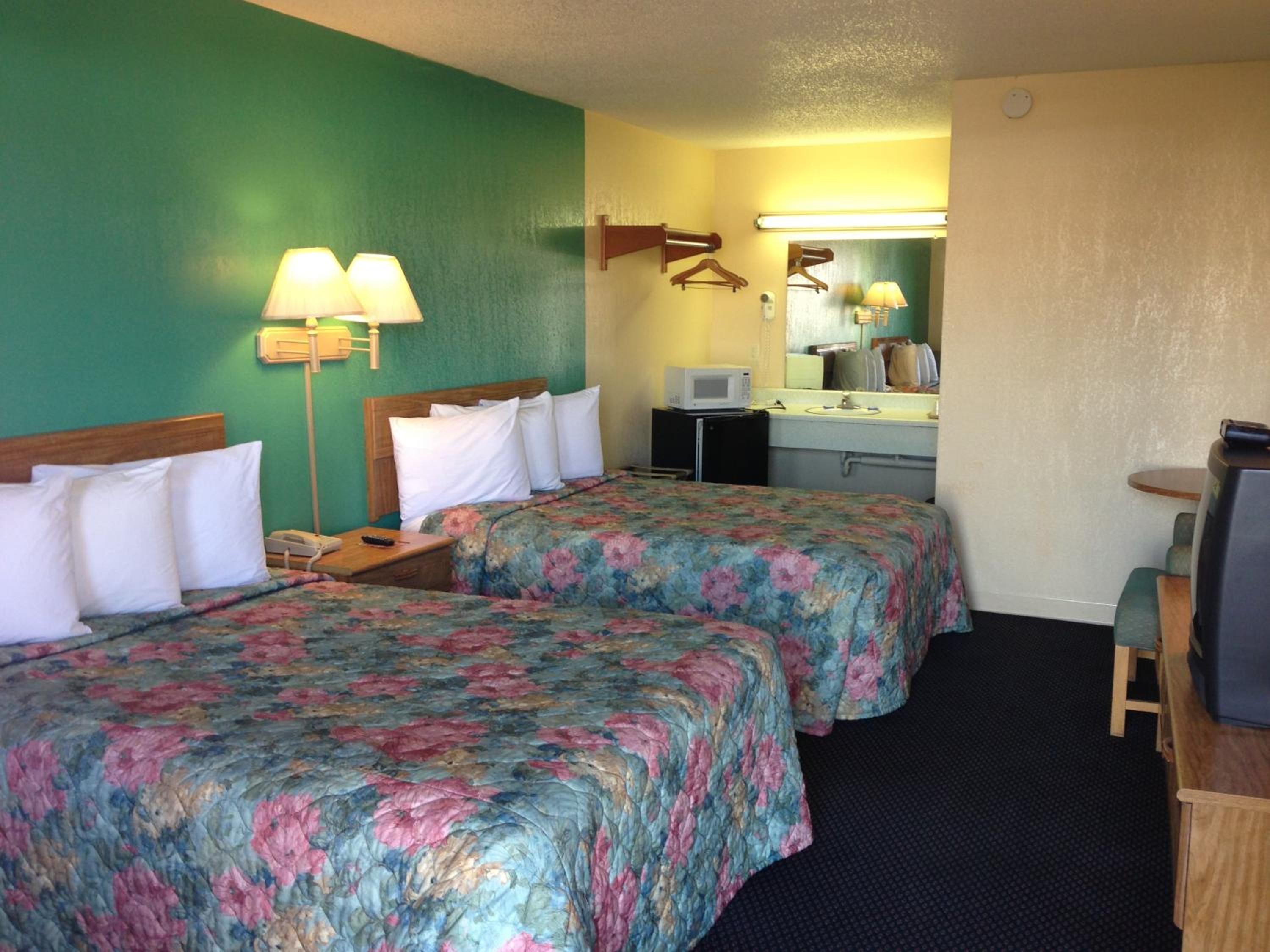 Super 7 Inn Siloam Springs 37/52