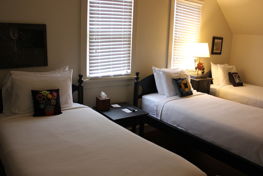 Vineyard, Cottage, House, 1 Queen and 1 Single Bed