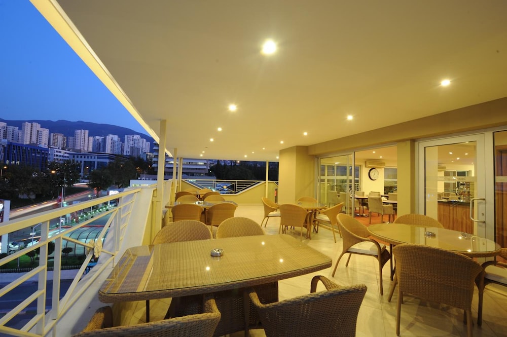 KARDES HOTEL 49/68