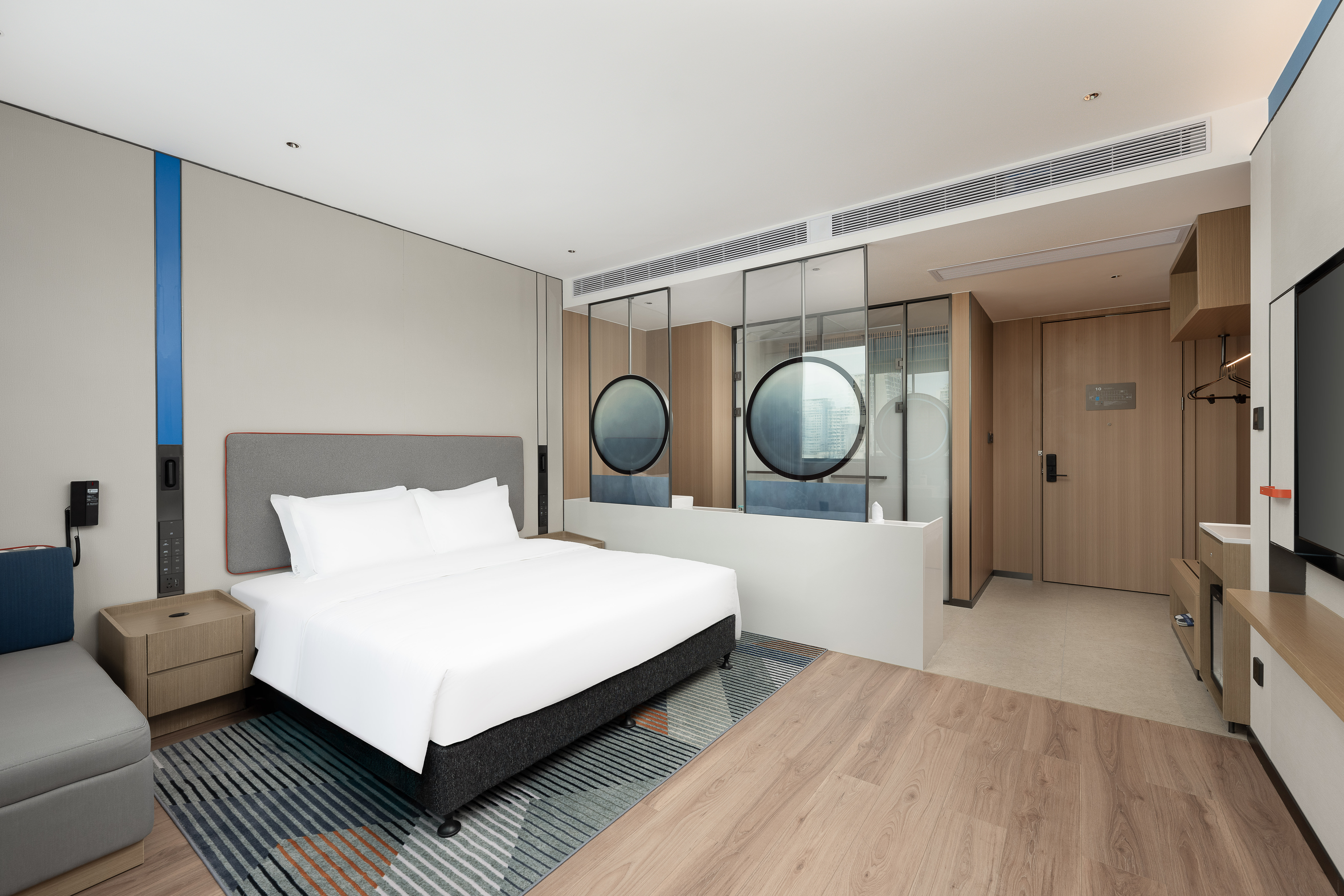 Standard, King Bed, Extra Floor Space
