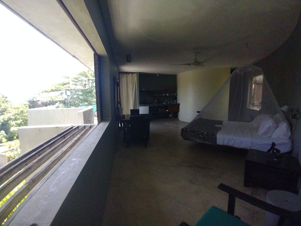 Hix Island House 27/50