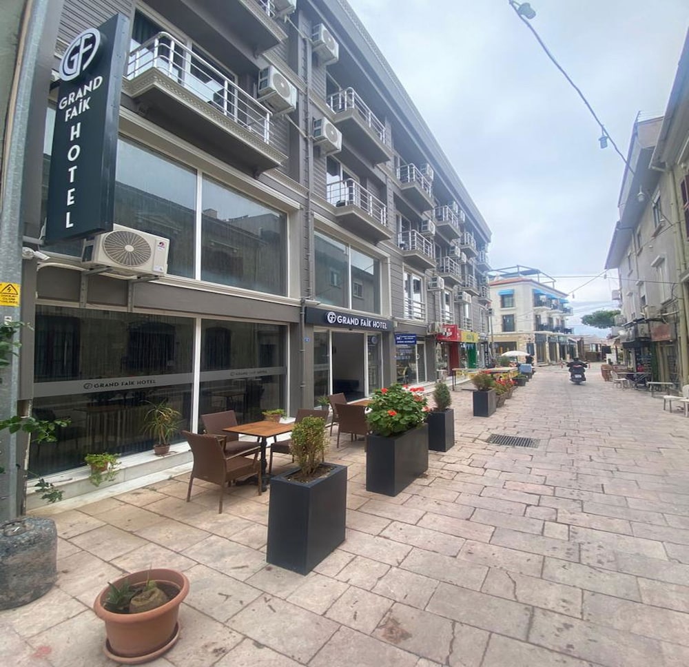 Faik Hotel 8/50