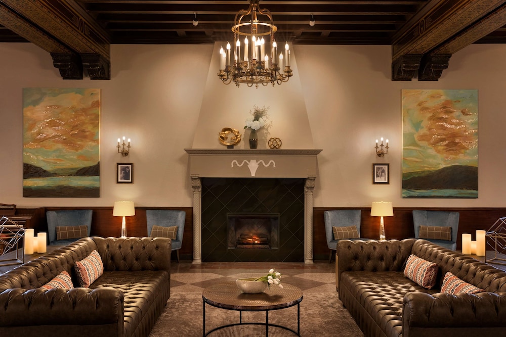 Hotel Saranac Curio Collection By Hilton 38/63