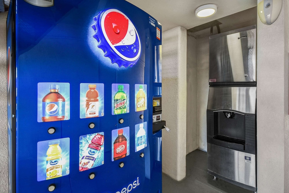 Motel6 North Ridgeville, OH - Cleveland Intl Airport - N Ridgeville 10/45