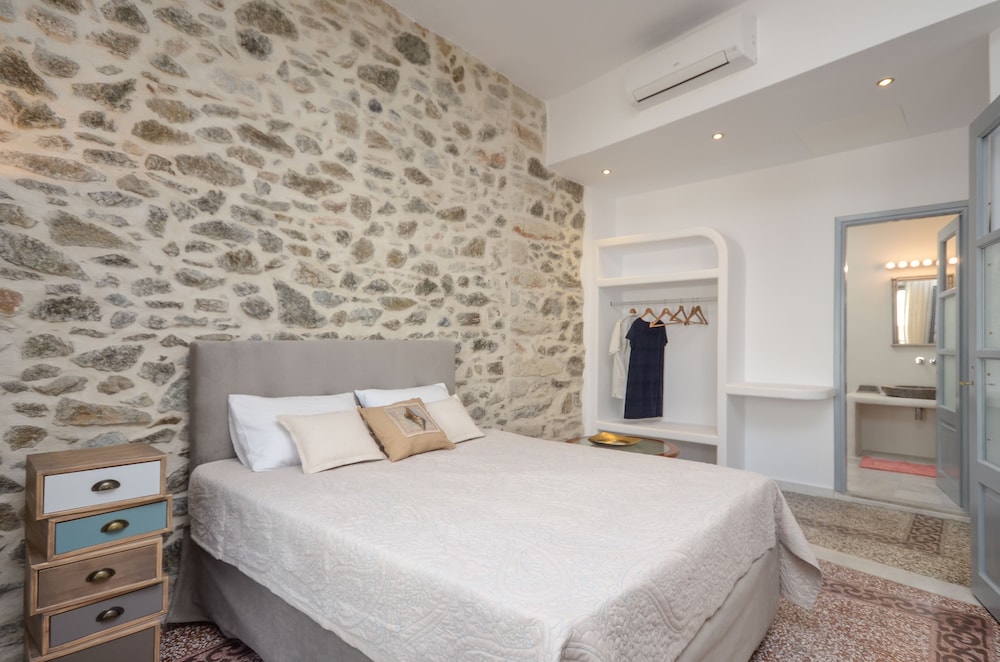 Naxos Center Houses 11/50