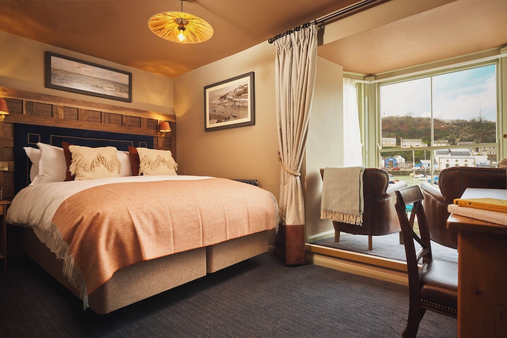 Harbour Inn 4/48