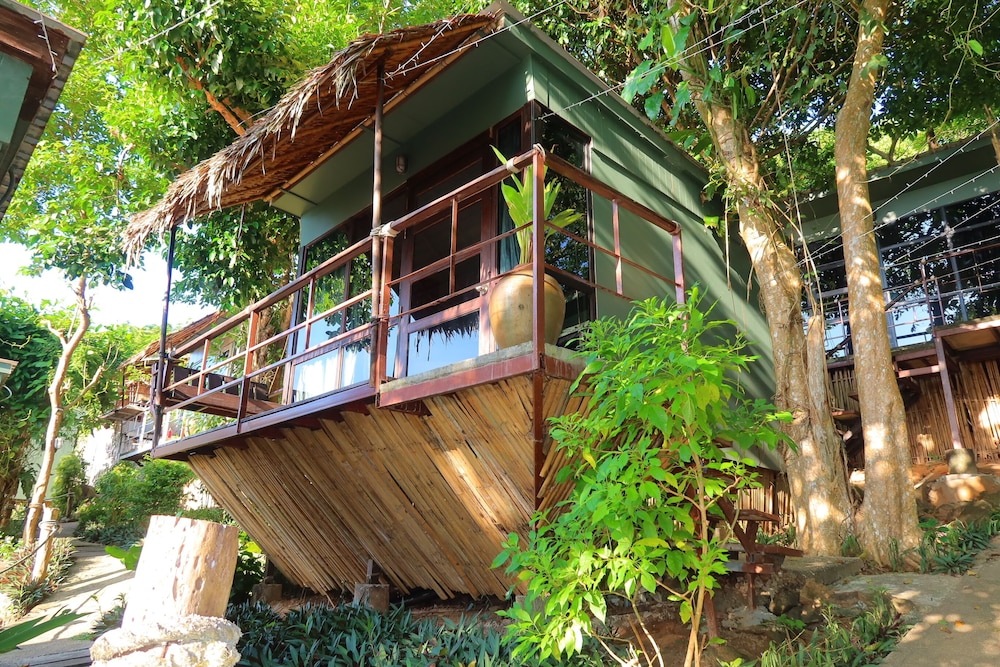 PHI PHI SEA SKY RESORT 5/66