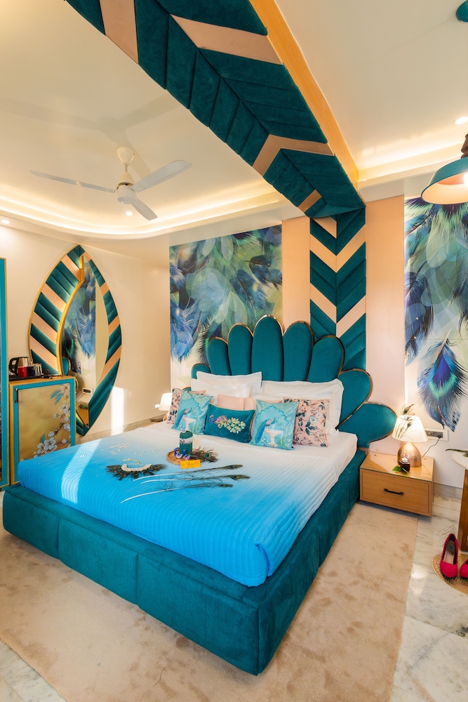 Theme, Peacock, Designer, Double Bed, City View
