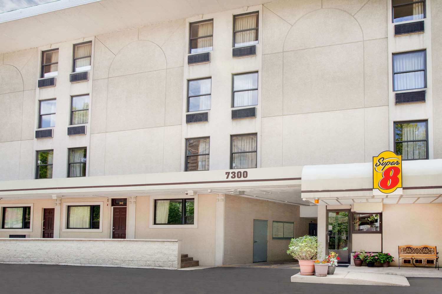 Super 8 By Wyndham Chicago IL 2/25