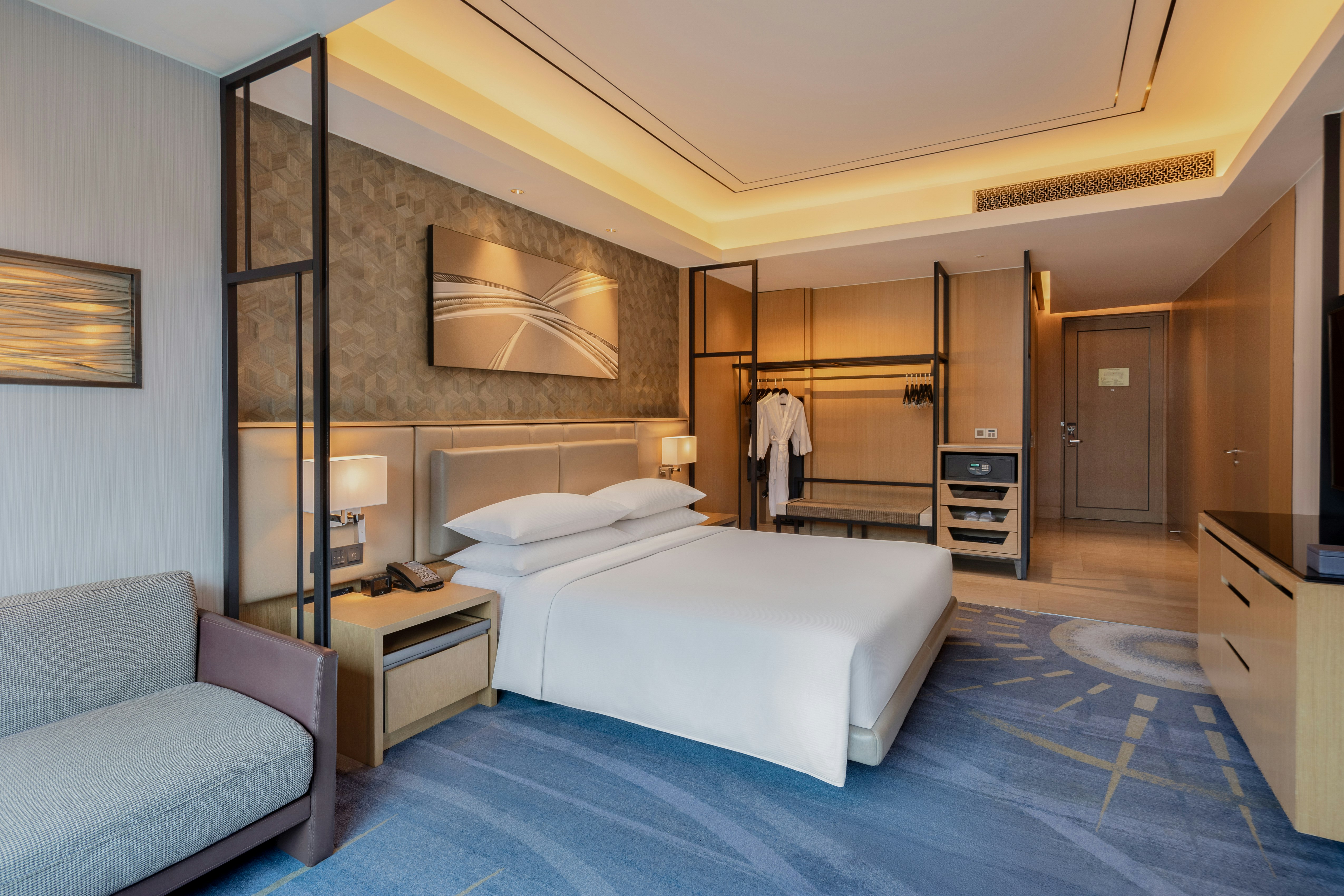 ROOM, KING BED, ACCESSIBLE
