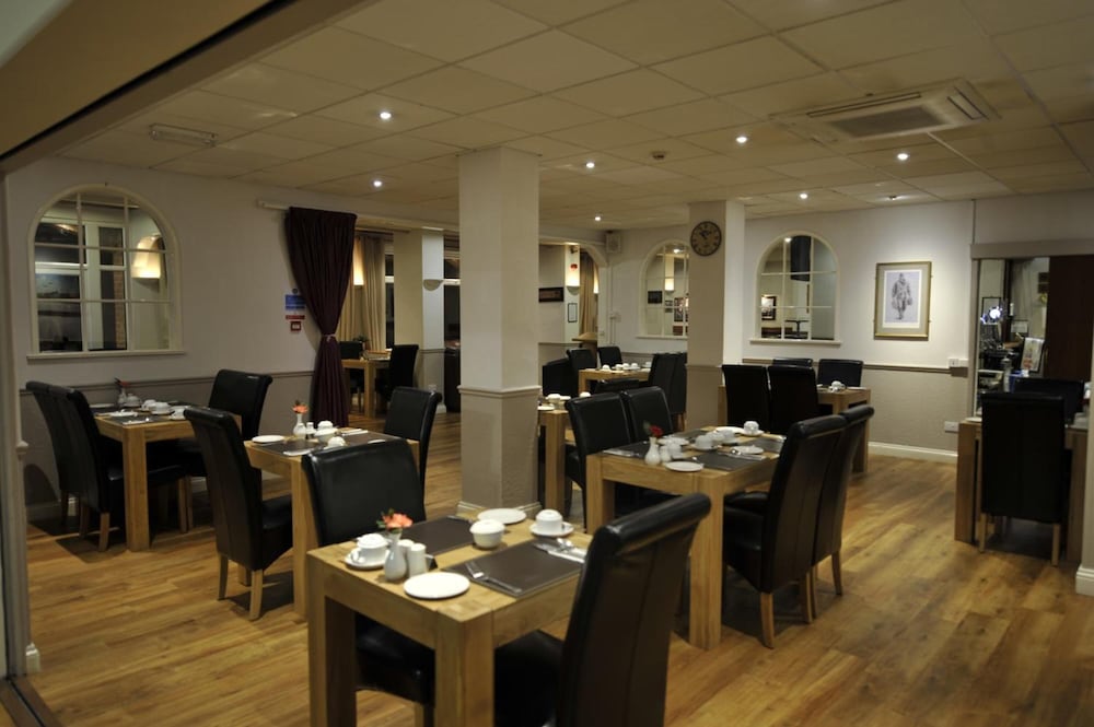 Oliver Cromwell Hotel 28/50