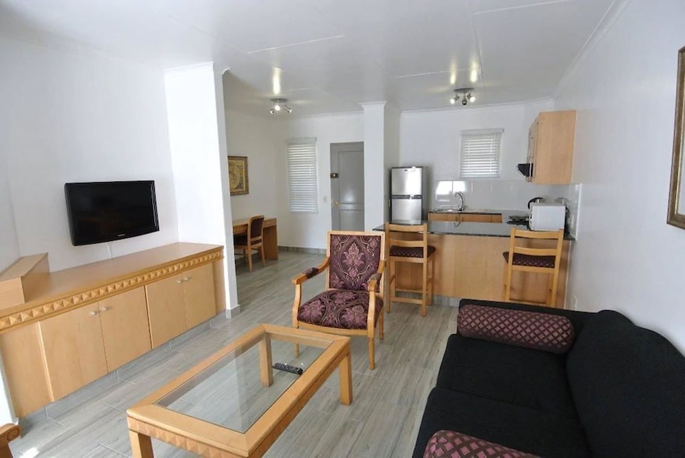Airport Inn and Suites 31/47