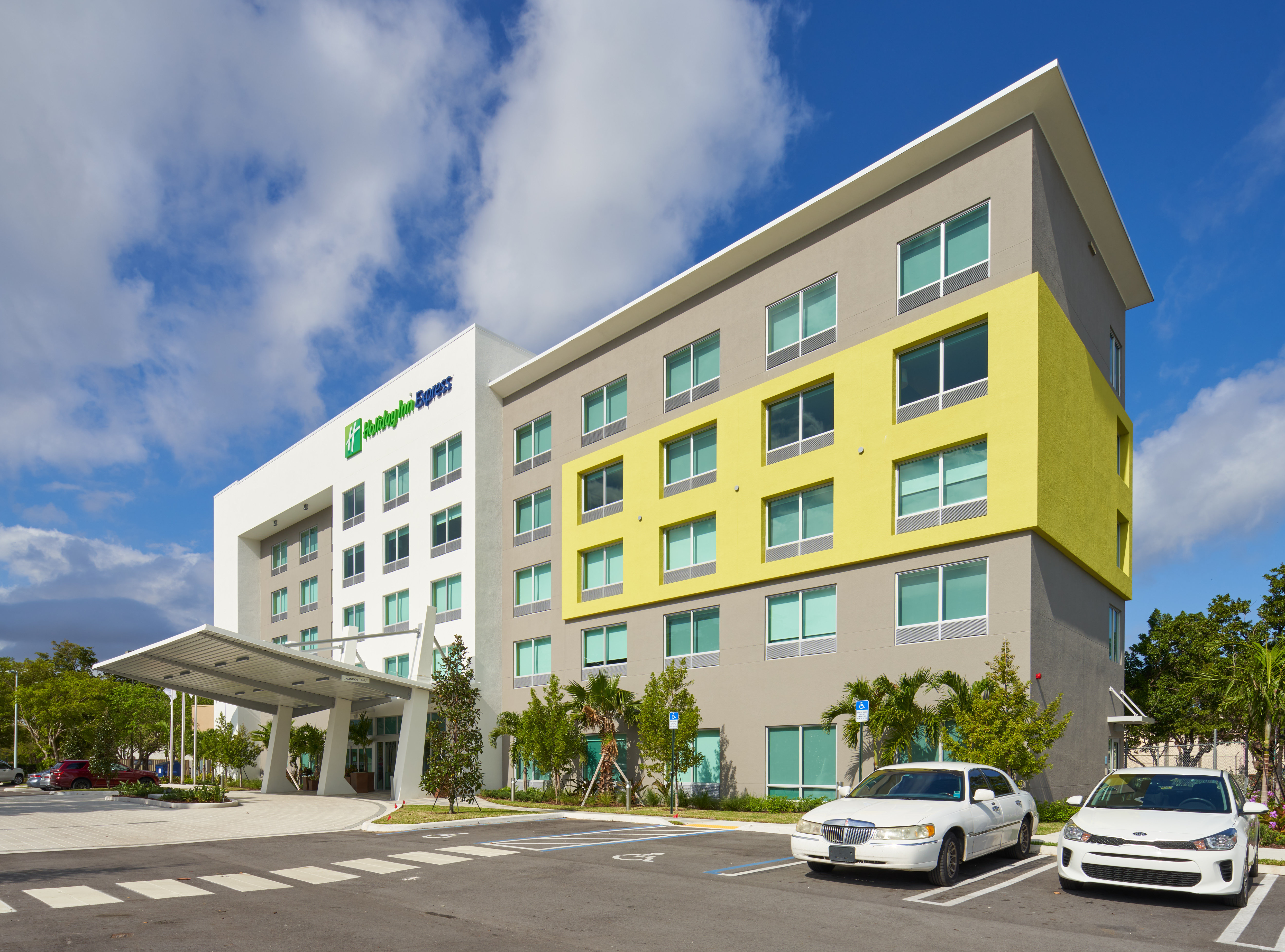 Holiday Inn Express Doral Miami 51/56