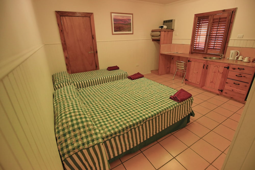 BRISBANE MANOR HOTEL 45/60
