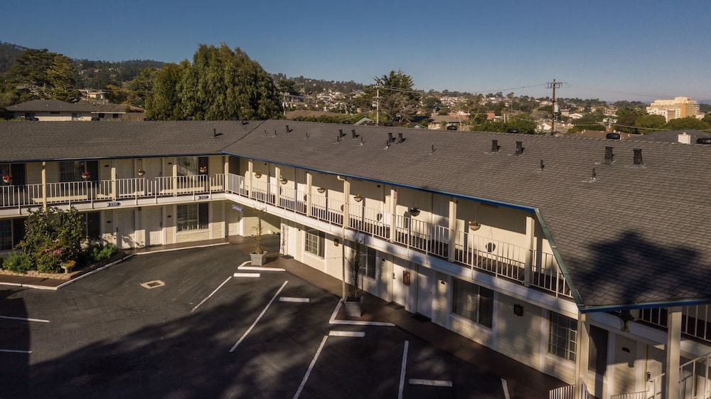 Inn By the Bay Monterey 1/56