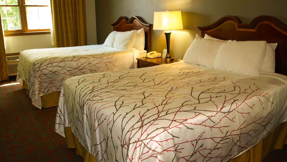 Harbor Winds Hotel Sheboygan 6/22