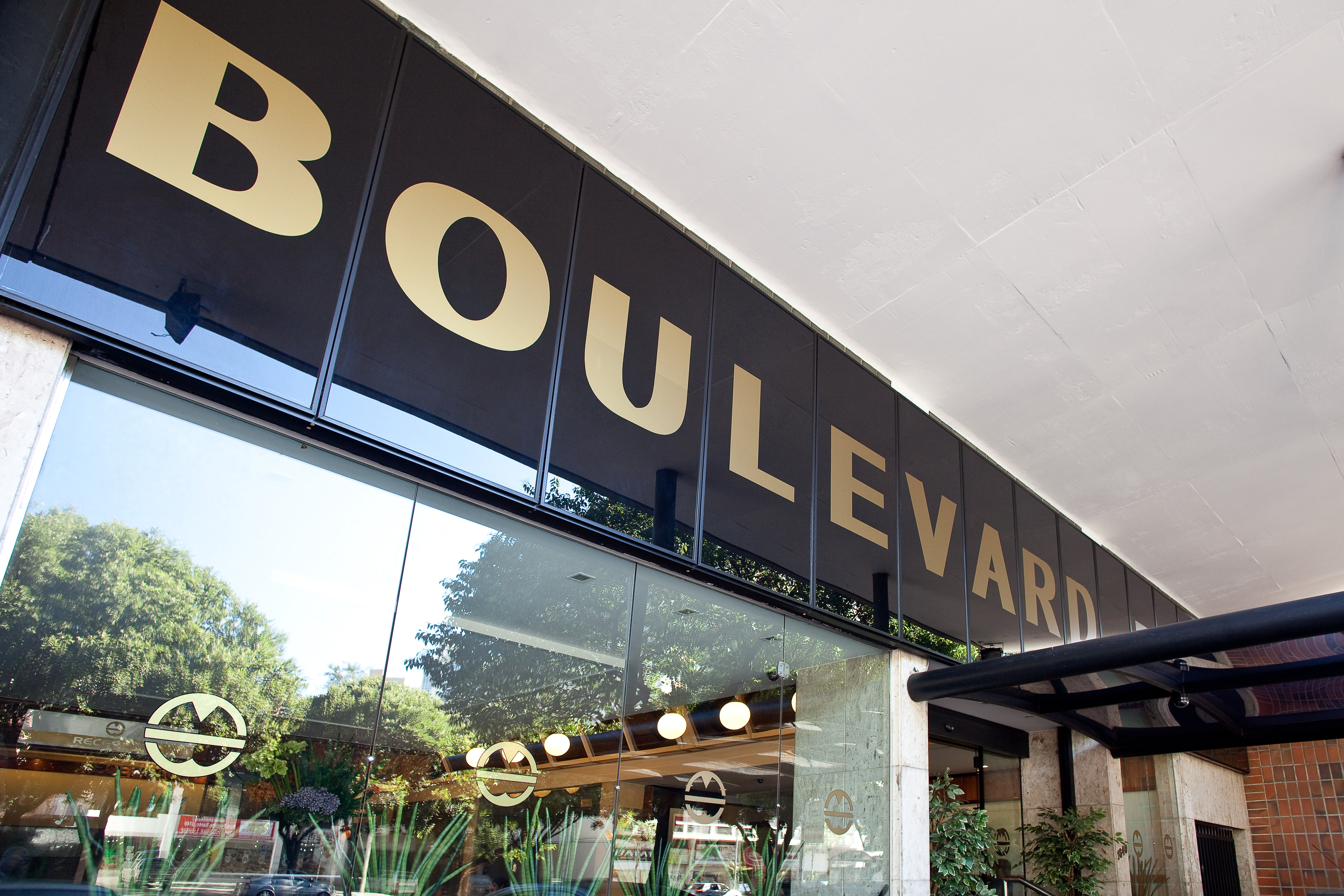 Boulevard Plaza Hotel 1/9