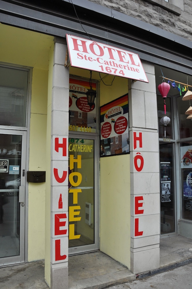Hotel Ste-Catherine 3/30