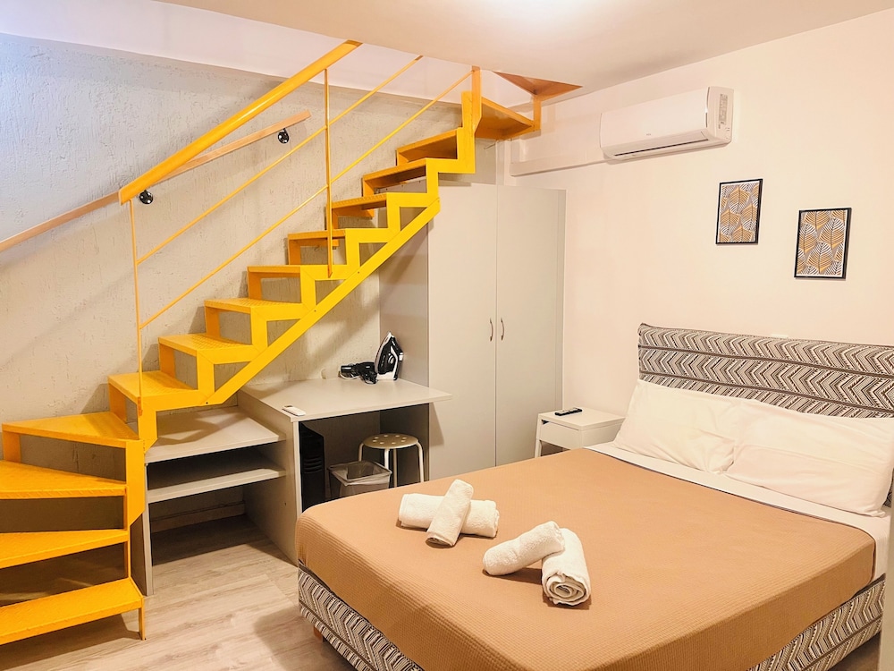 Elvita Apartments 10/50