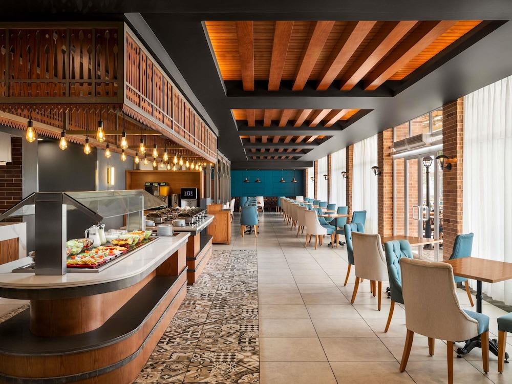 Mercure Ismailia Forsan Island Hotel 57/76