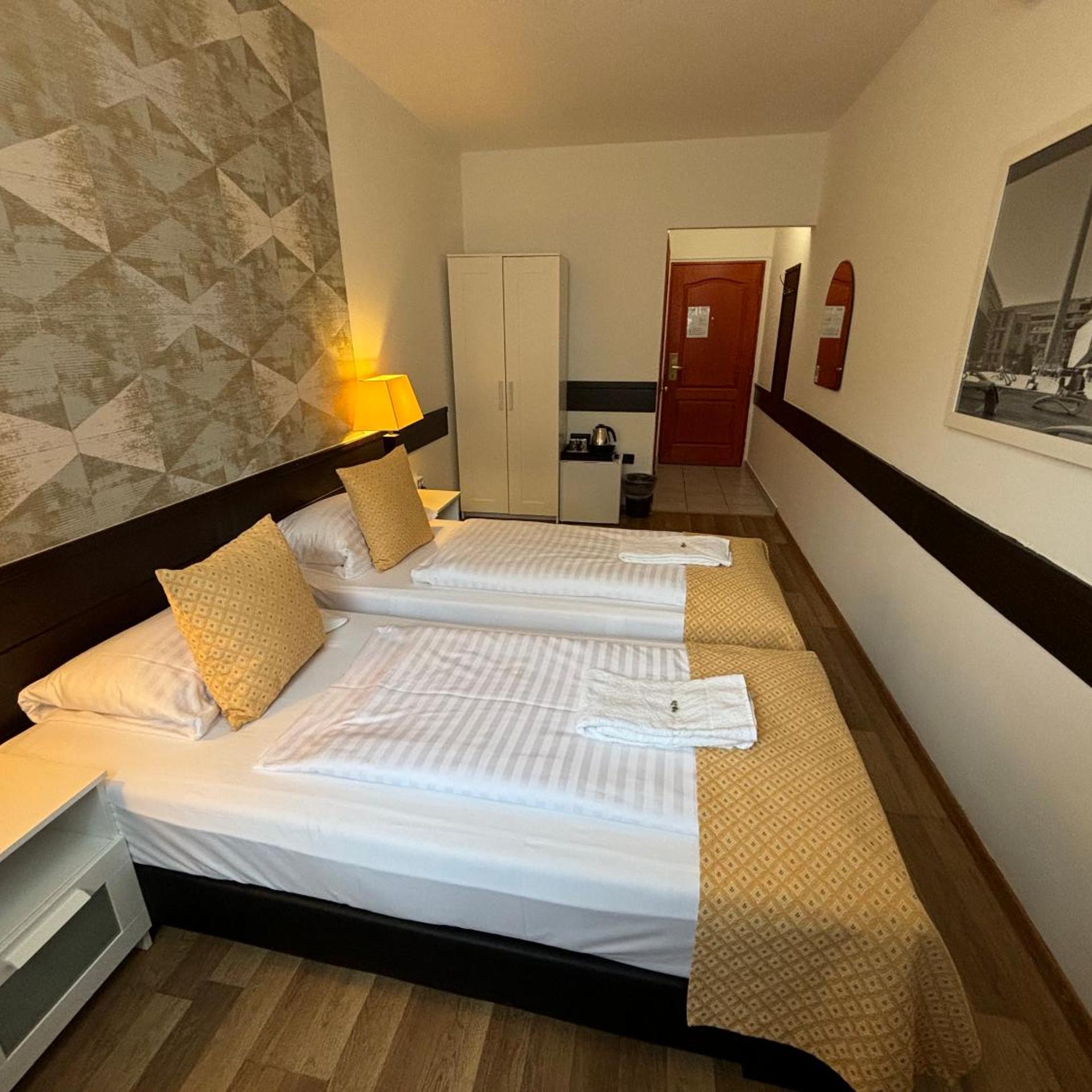 Standard, Double or Twin Bed, Garden View