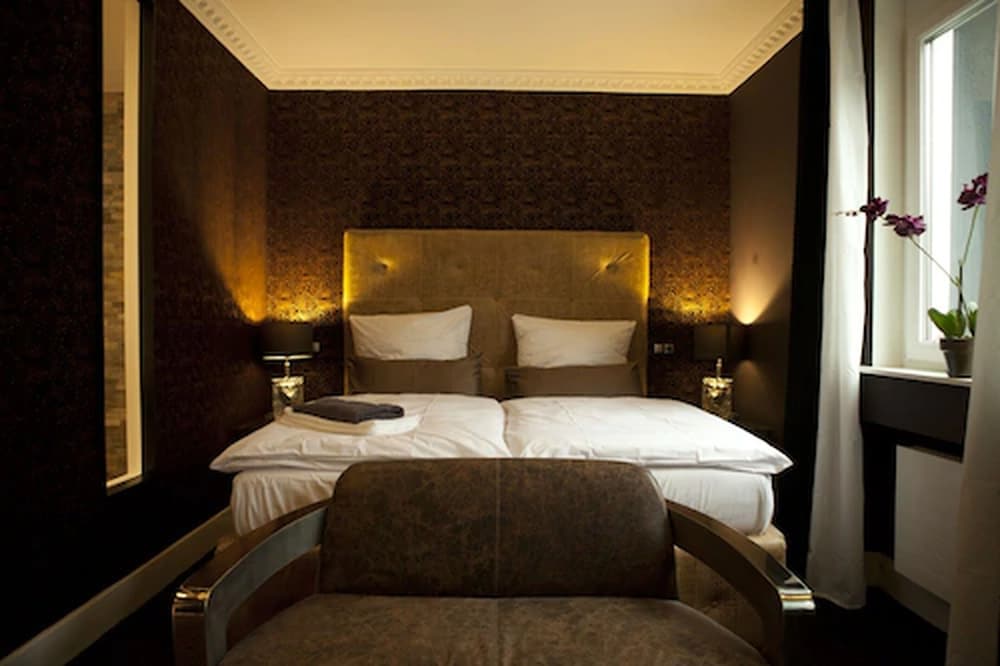 Georges Hotel 7/33