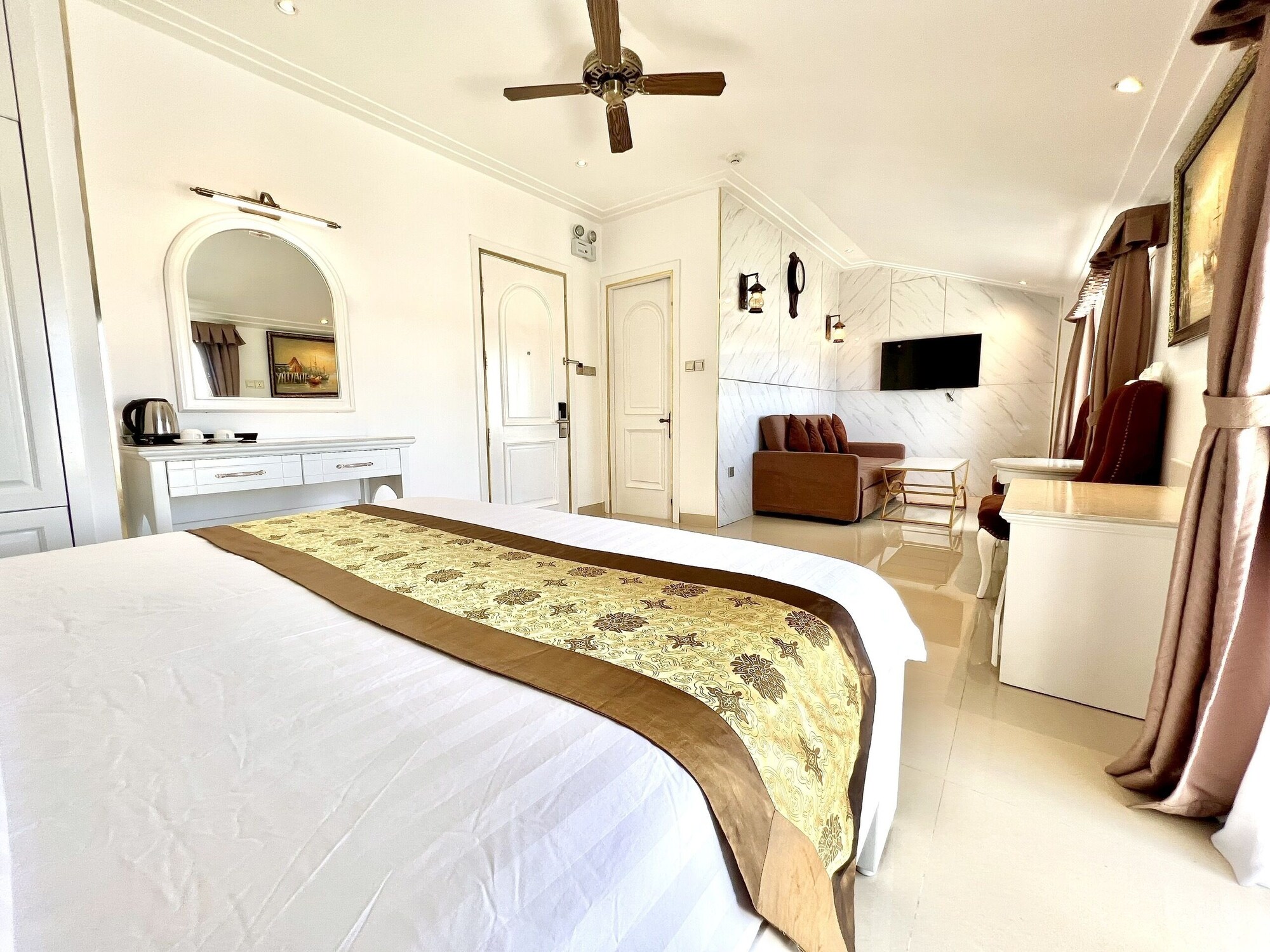 SUITE, DOUBLE BED