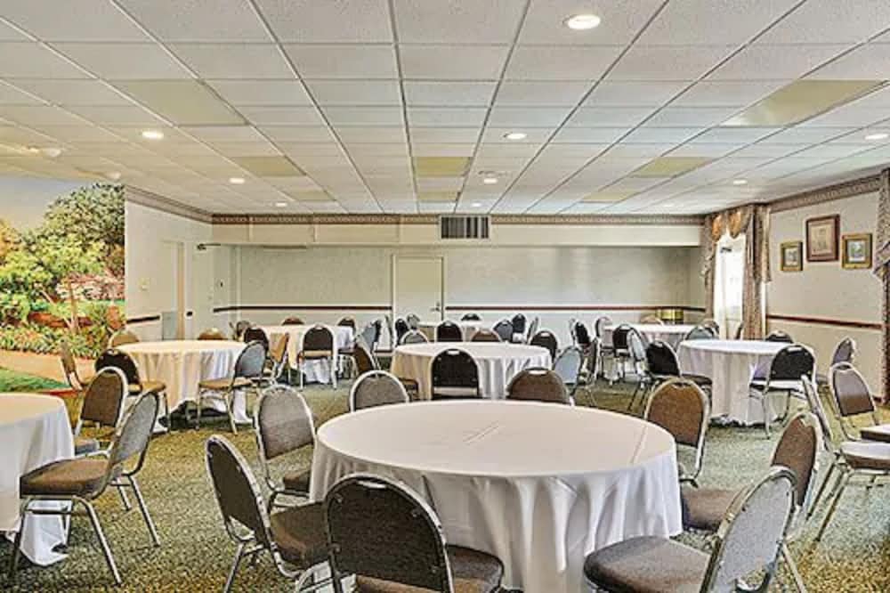 Carmel Inn Suites 36/47